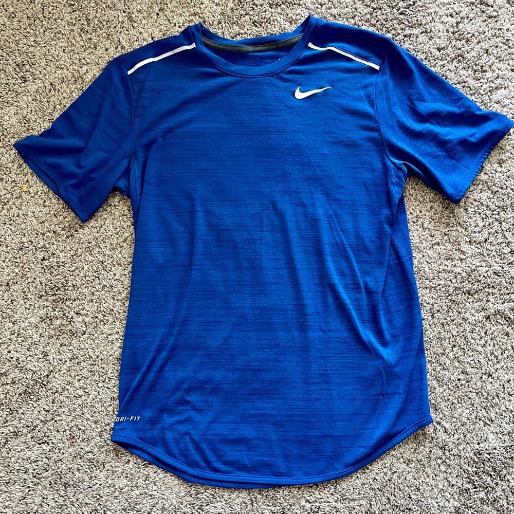 Mens Nike dry fit top - M